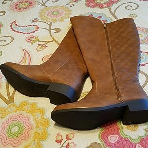 Brown boots never worn